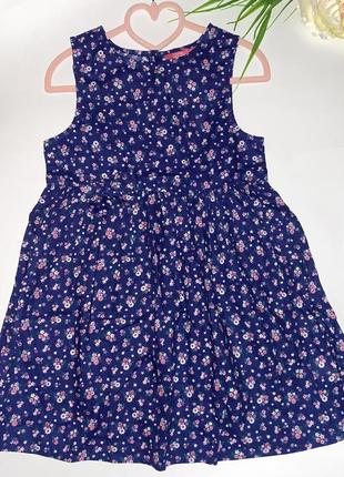 Коттоновое платье синего цвета в цветочный принт, на поясе-бант 100% коттон/ размер: 128 см. (7/8 р.)