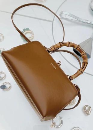 Чорна шкіряна сумка-гаманець із дерев'яною ручкою в стилі jil sander коричнева біла7 фото