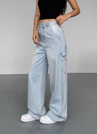 Светлые джинсы в стиле карго широкие1 фото