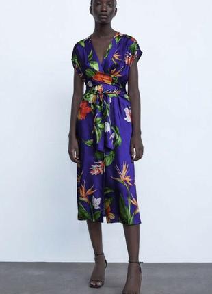 Zara фиолетовое платье с атласным эффектом и цветочным принтом