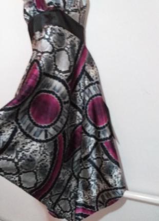 Красивое шолковое нарядное платье раз.12/14