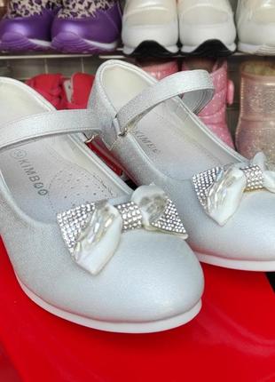 Белые туфли с бантиком для девочки праздничные перламутр маломер3 фото