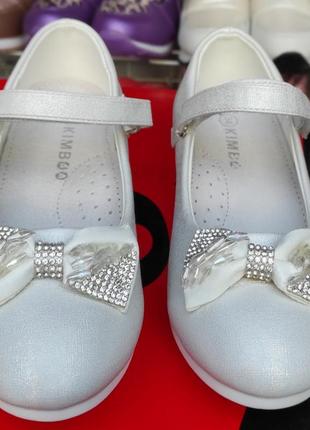 Белые туфли с бантиком для девочки праздничные перламутр маломер5 фото