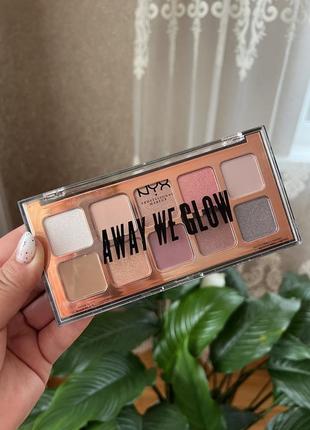 Палетка теней для век nyx professional makeup away we glow shadow palette