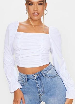 Білий топ з цікавими рукавами від prettylittlething