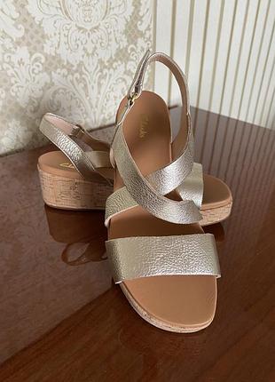 Оригинальные кожаные босоножки 👡