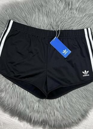 Короткі шорти adidas оригінал розмір m