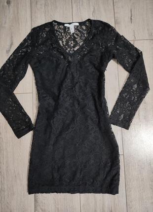 Гіпюрова маленька чорна сукня плаття