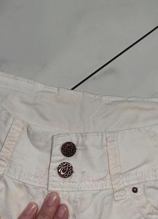 Женские джинсовые белые рваные шорты бриджи бермуды s 27 размер5 фото