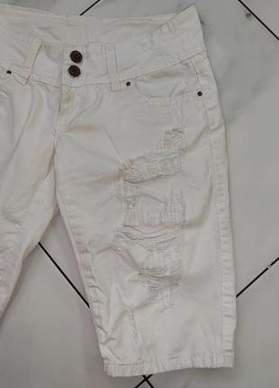 Женские джинсовые белые рваные шорты бриджи бермуды s 27 размер3 фото