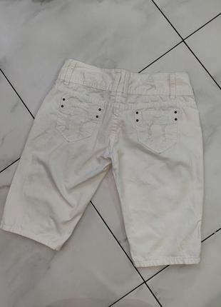 Женские джинсовые белые рваные шорты бриджи бермуды s 27 размер9 фото