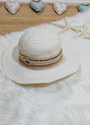 River island, нарядний літній капелюшок з паєтками на 1-5 років, ідеальний стан