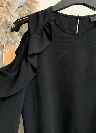 Блузка черная размер s открытые плечи в воланы4 фото