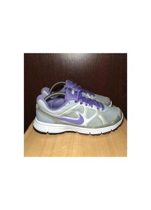 Женские кроссовки nike revolution