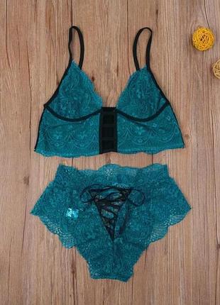 Мереживний комплект нижньої білизни зі шнурівкою