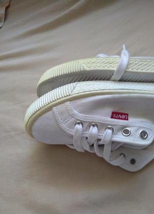 Макасіни/levis.