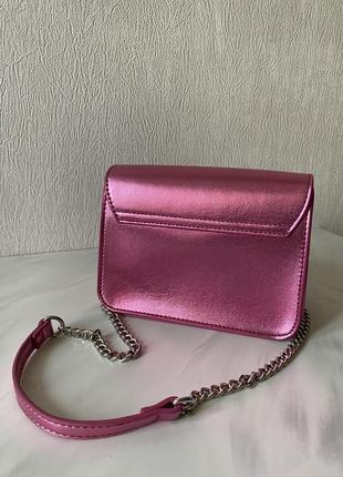 Bcbgeneration сумка крос боді баді сумочка металік металлік рожева блискуча сяюча ланцюжок срібний срібло метал6 фото