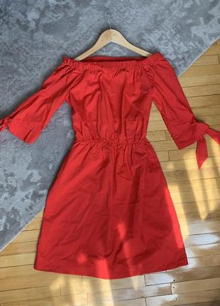 Красное платье