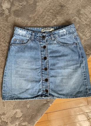 Джинсова спідниця на гудзиках