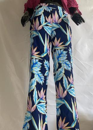 Летние синие хлопковые брюки с цветочным принтом forever 21