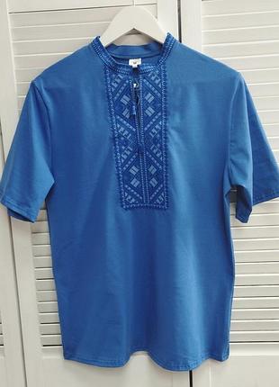 Вышиванка мужская. вышитая футболка cиняя на синем