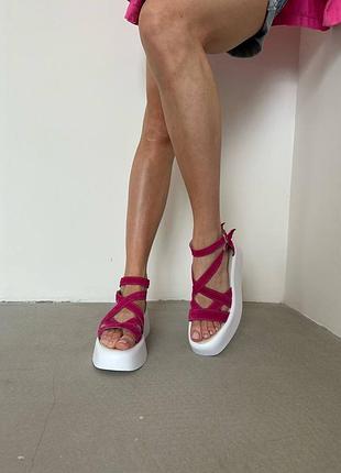 Босоніжки на високій підошві малина4 фото