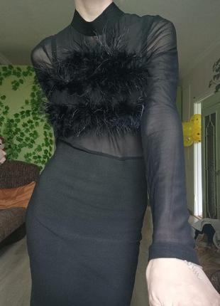 Черное платье с страусиными перьями2 фото