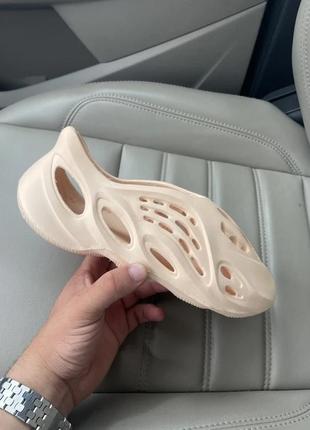 Шльопанці жіночі  yeezy foam runner sand (без лого) 36