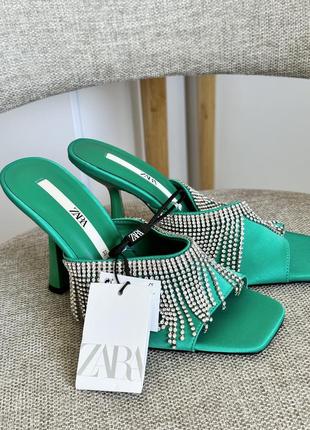 Шикарные зеленые 💚 босоножки со стразами на каблуке zara туфли зара босоніжки3 фото