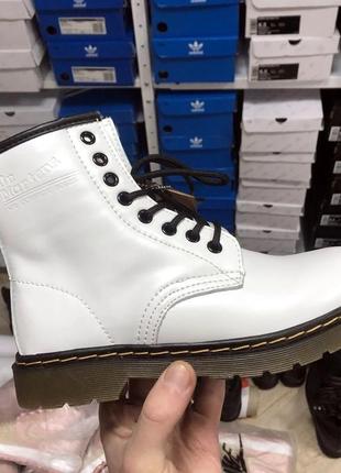 Женские ботинки dr. martens 1460 white (мех) 37