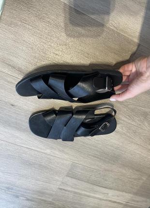Кожаные босоножки