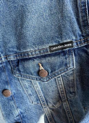 Жіноча джинсова куртка джинсовка оверсайз модель оригінал calvin klein5 фото