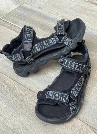 Сандалі elefant