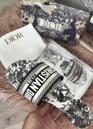 Шлепанцы в стиле dior