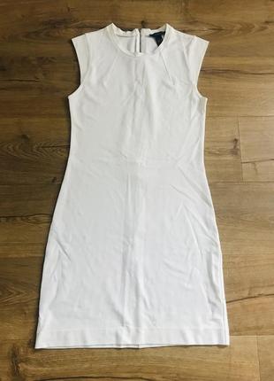 Біле трикотажне плаття футляр без рукавів