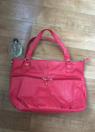 Carpisa сумка. красная сумка. сумка италия. практичная сумка. сумка с карманами