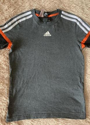 Футбокая adidas