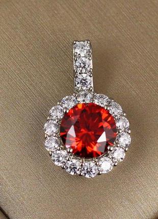 Кулон xuping jewelry круглий червоний камінь в обідку з фіанітів 2.3 см сріблястий