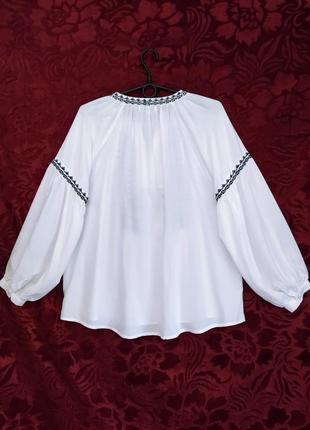 Белая вышиванка белоснежная блузка с тёмно-синей вышивкой6 фото