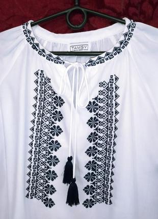 Белая вышиванка белоснежная блузка с тёмно-синей вышивкой3 фото