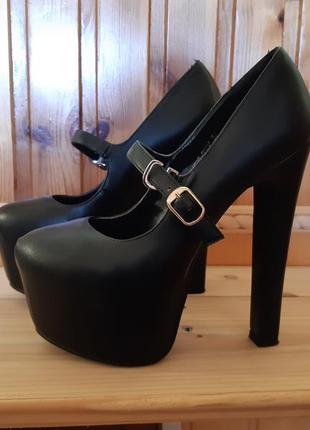 Туфлі високий каблук