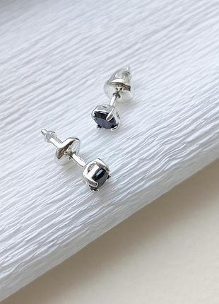 Серебряные серьги пусеты с черными фианитами