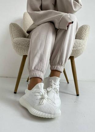 Текстильные кеды yeezy white 

ізі5 фото