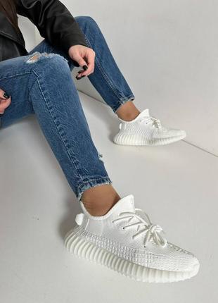 Текстильные кеды yeezy white 

ізі10 фото