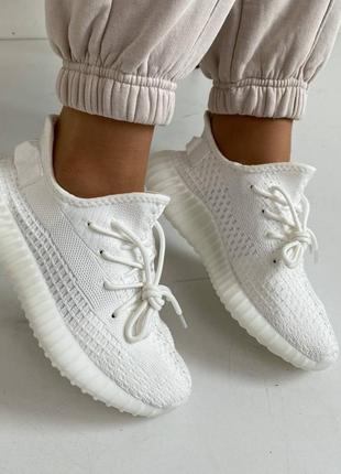 Текстильные кеды yeezy white 

ізі