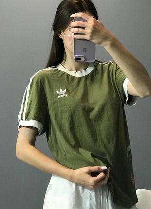 Футболка adidas лампасы