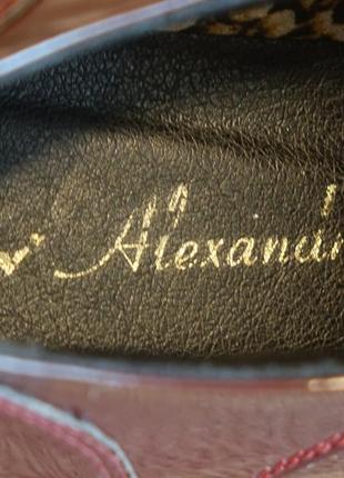 Эффектные бордовые лакированные туфли на массивной подошве alexandra украина 37 р.4 фото