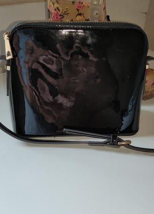Черная лаковая сумочка3 фото