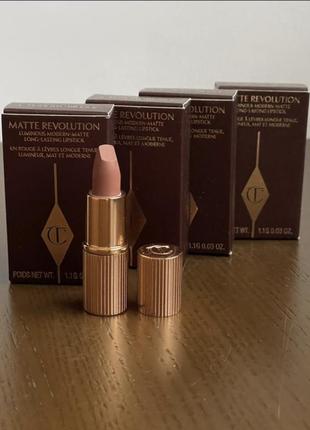 Помада charlotte tilbury matte revolution pillow talk