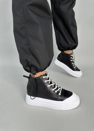 Кеди жіночі шкіряні чорні на білій підошві високі